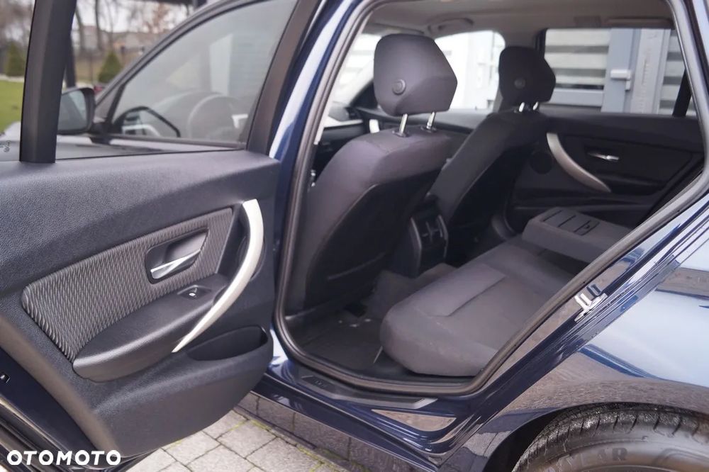 BMW Seria 3 318d DPF Edition Exclusive - 23