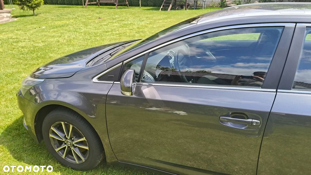 Toyota Avensis - 2