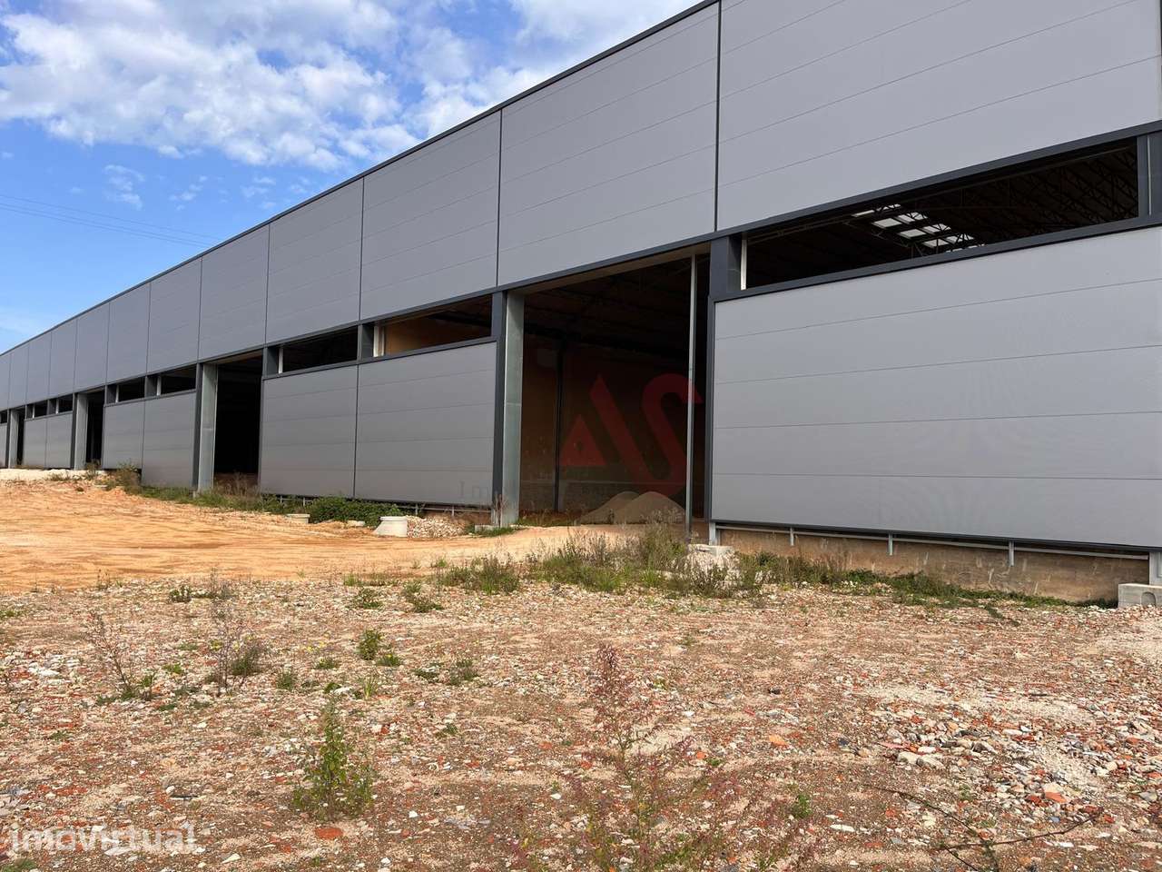 Pavilhão industrial NOVO, num só piso,  com 9 entradas para Camiões TI - Grande imagem: 2/16