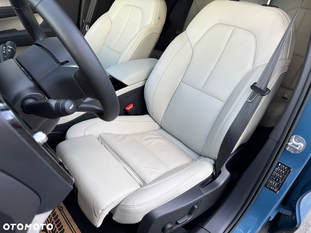 Volvo XC 40 B3 B DKG Ultra Black Edition - 36