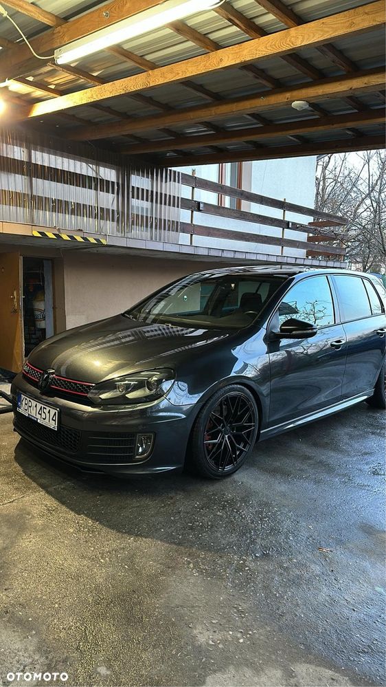 Volkswagen Golf - 1
