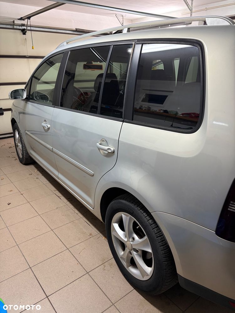 Volkswagen Touran 2.0 TDI DPF Highline - 27