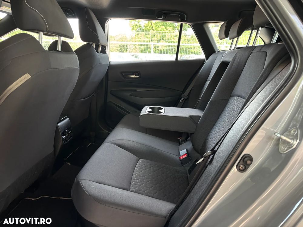 Toyota Corolla 1.8 HSD Business - 31