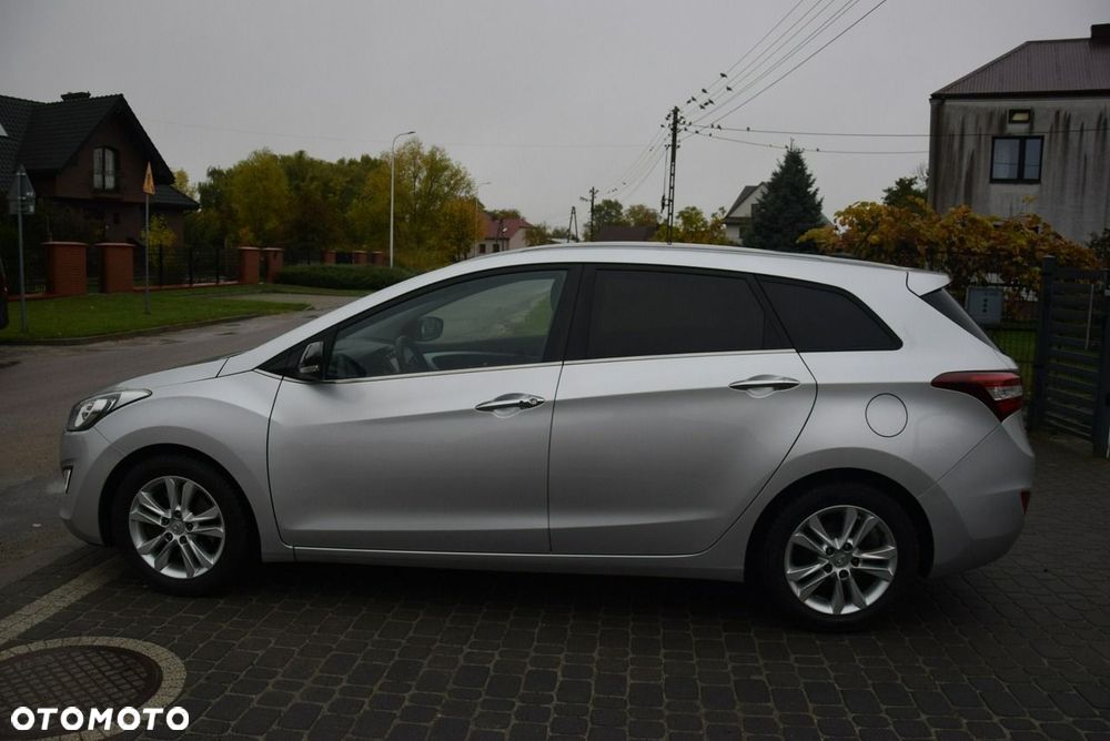 Hyundai i30 1.6 CRDi Fifa World Cup Edition - 16