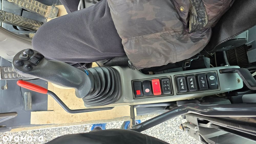 Hitachi Zx140w - 16