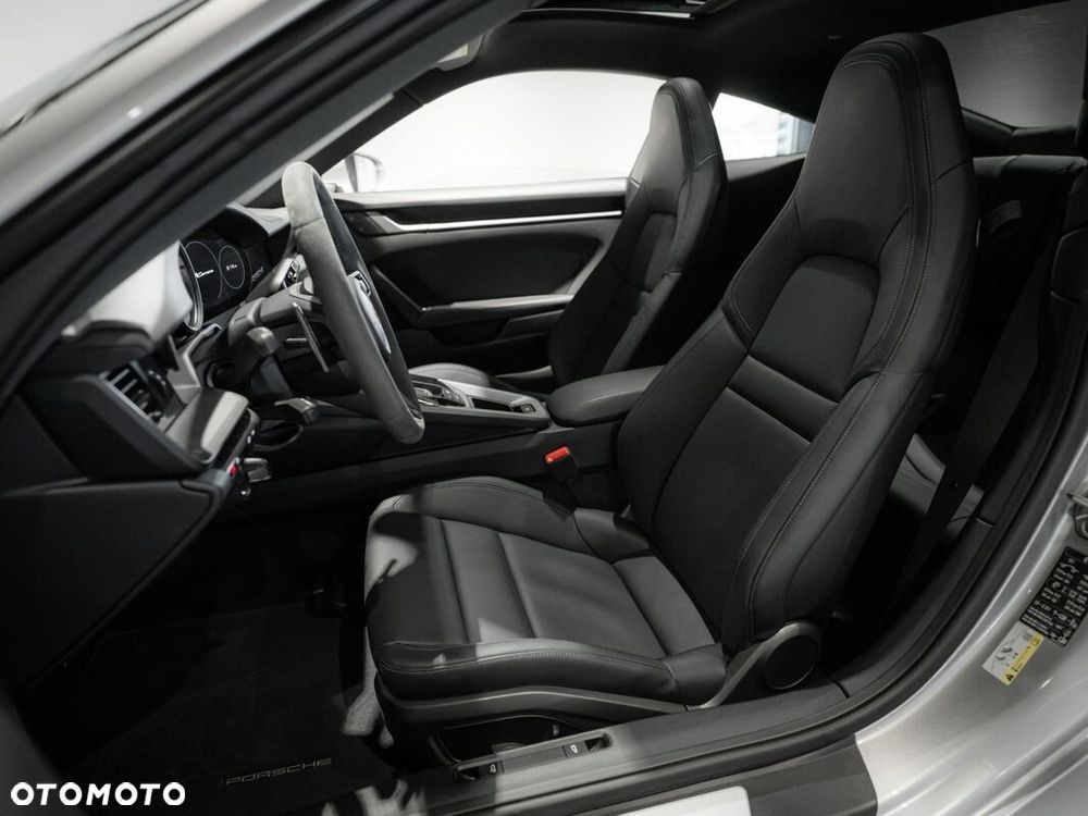 Porsche 911 Carrera - 15