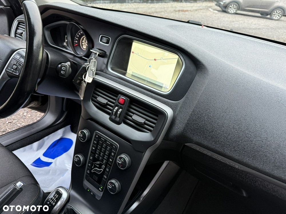 Volvo V40 Cross Country - 12