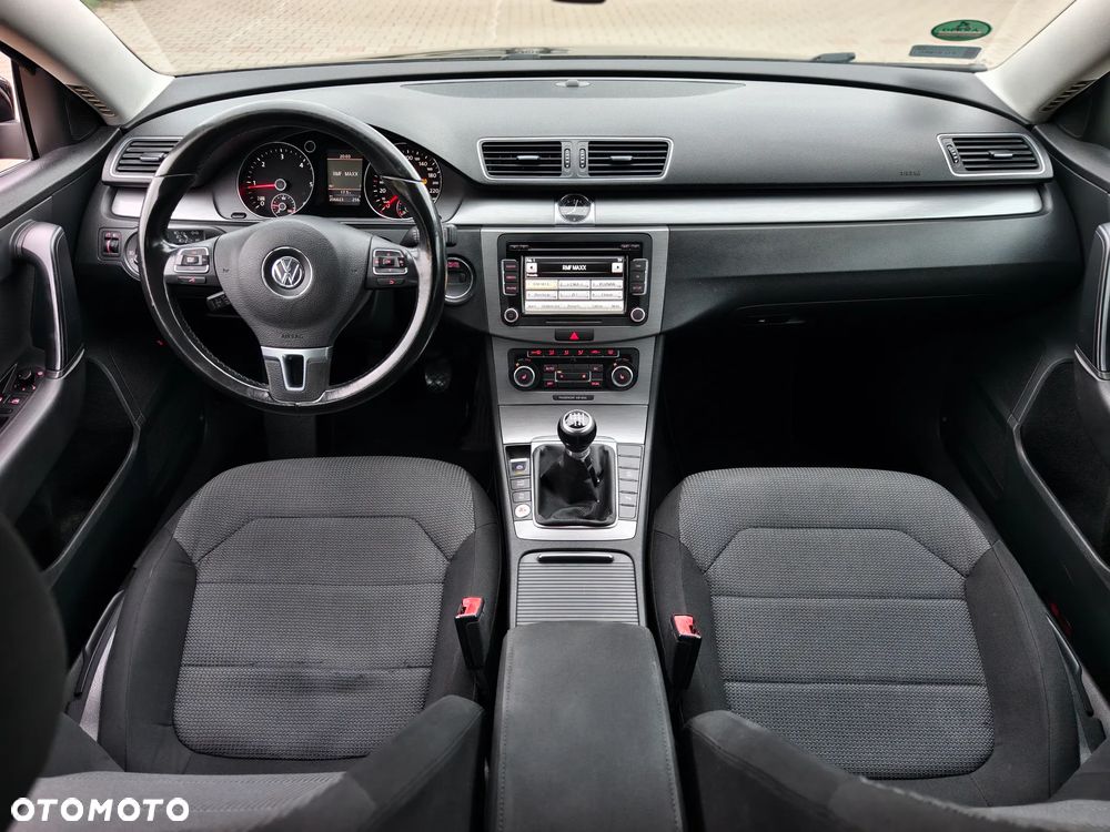 Volkswagen Passat 2.0 TDI Comfortline - 8