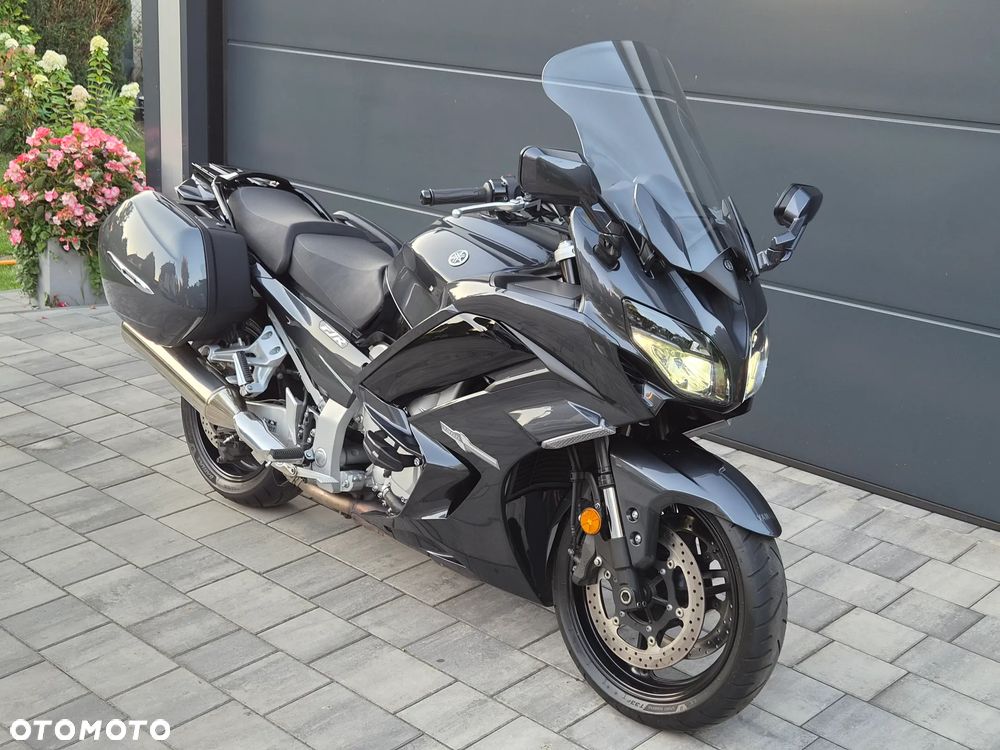Yamaha FJR - 17
