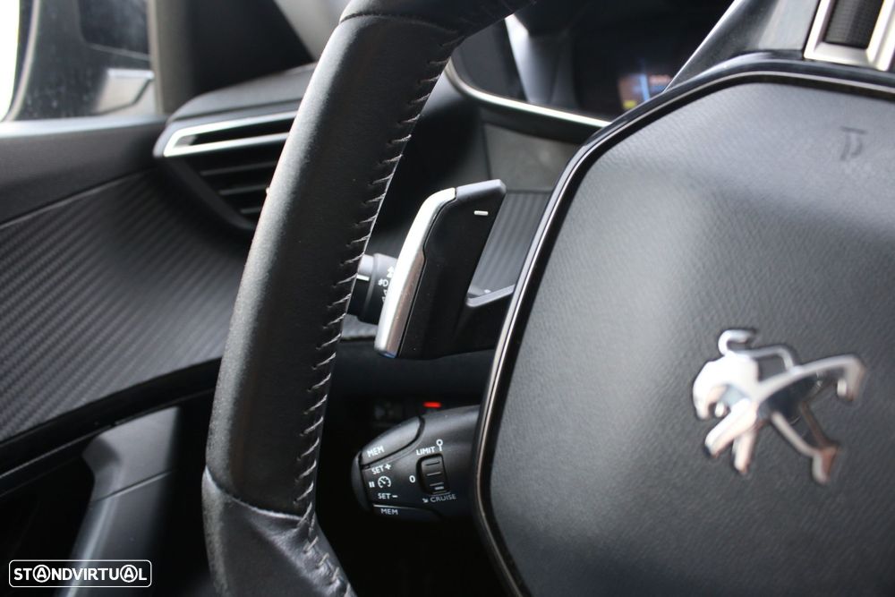 Peugeot 2008 1.5 BlueHDi Allure EAT8 - 20