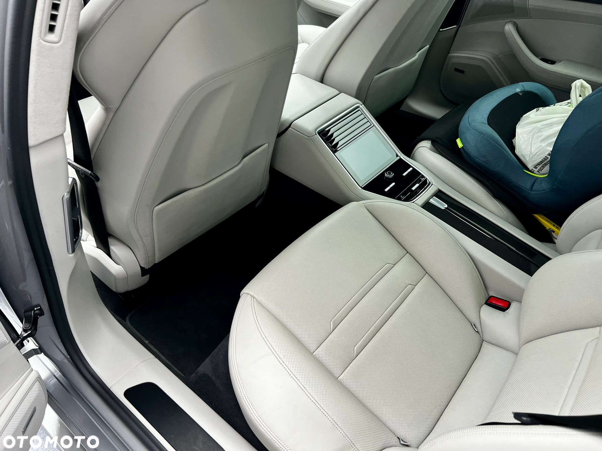 Porsche Panamera 4 E-Hybrid Platinum Edition - 4
