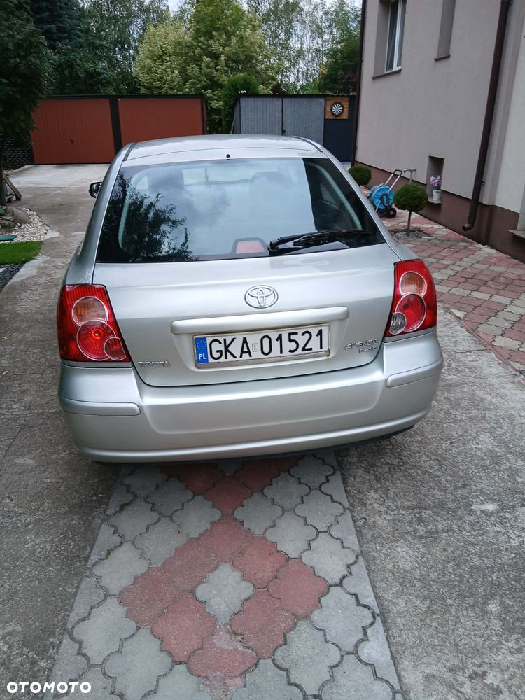 Toyota Avensis 2.2 D-4D Prestige Gold - 4