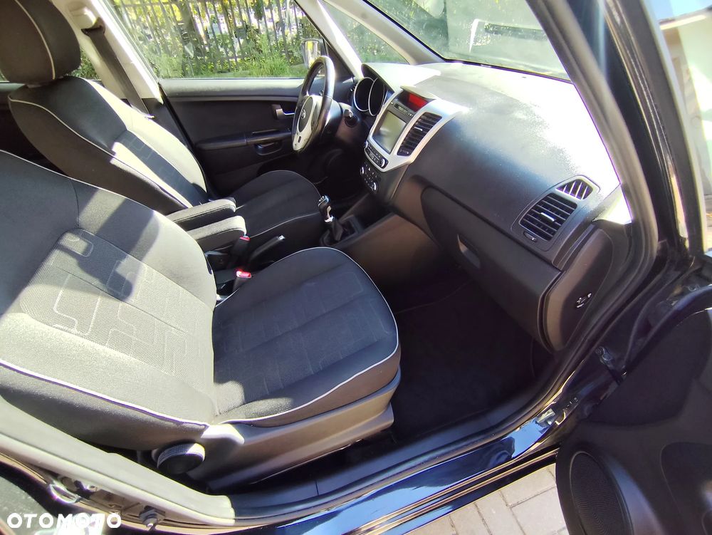 Kia Venga - 10