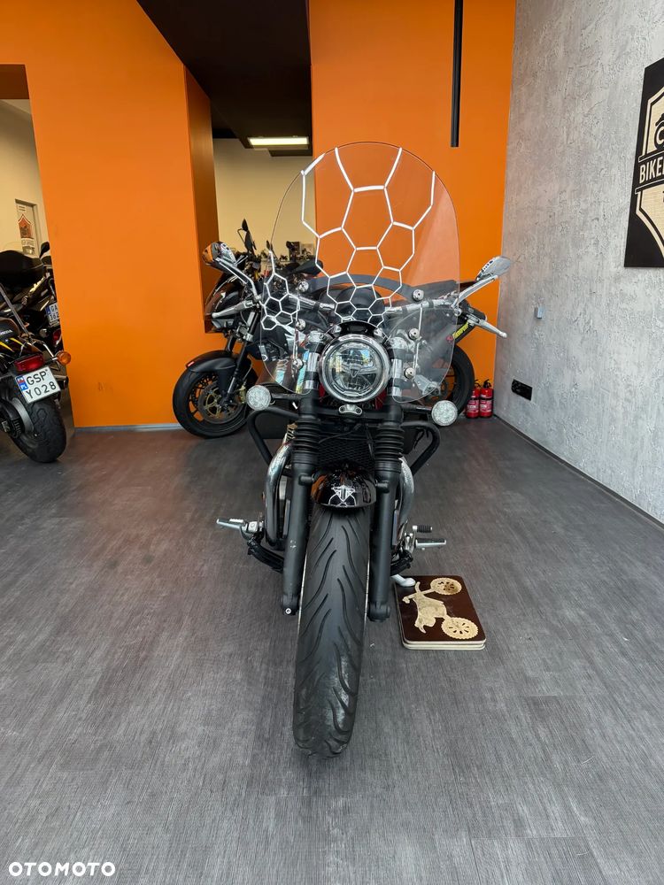 Triumph Bonneville - 6