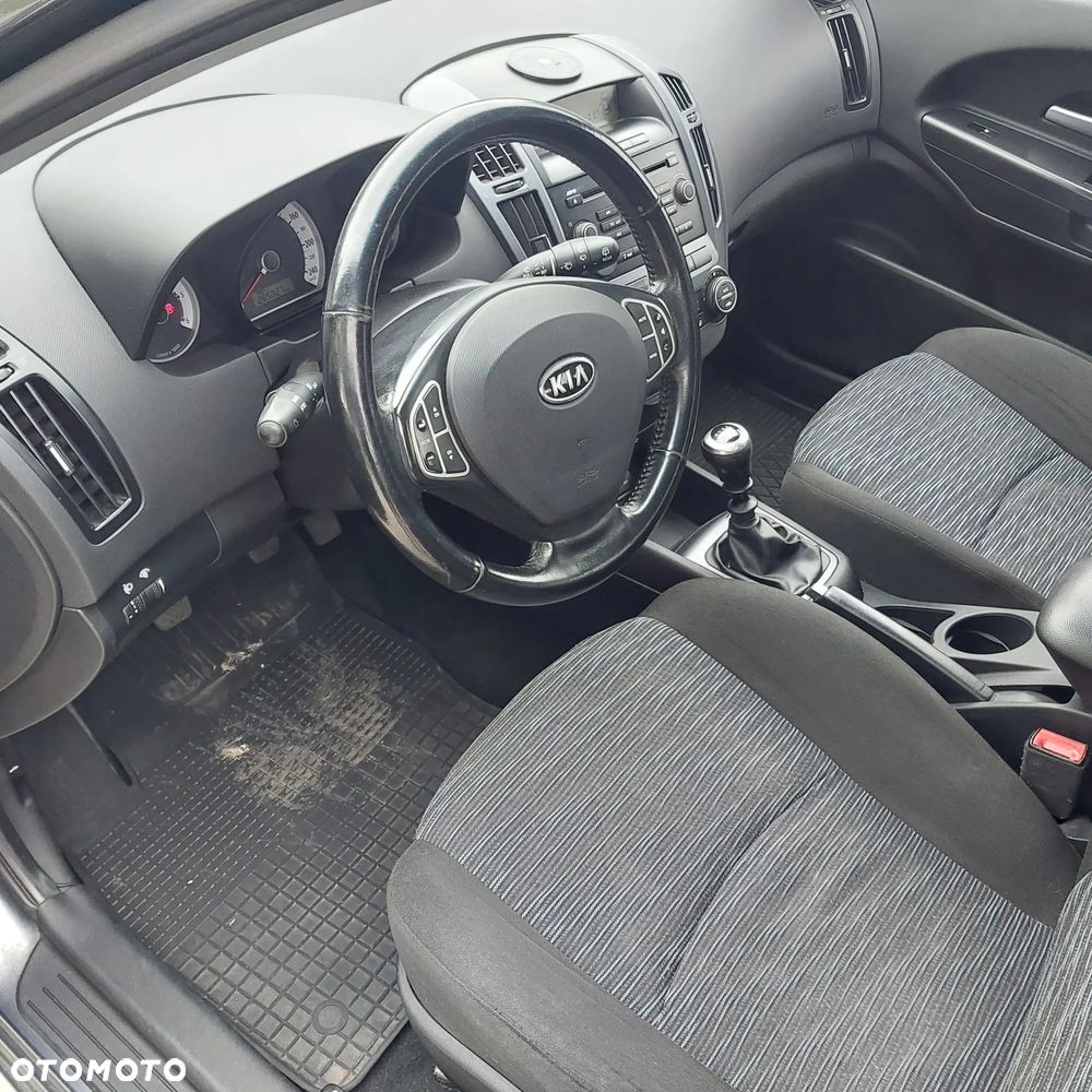 Kia Ceed - 16