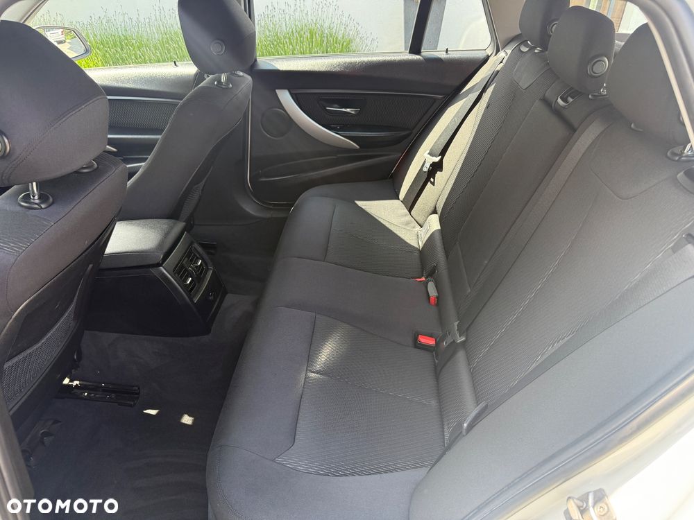 BMW Seria 3 320d Sport Line - 37