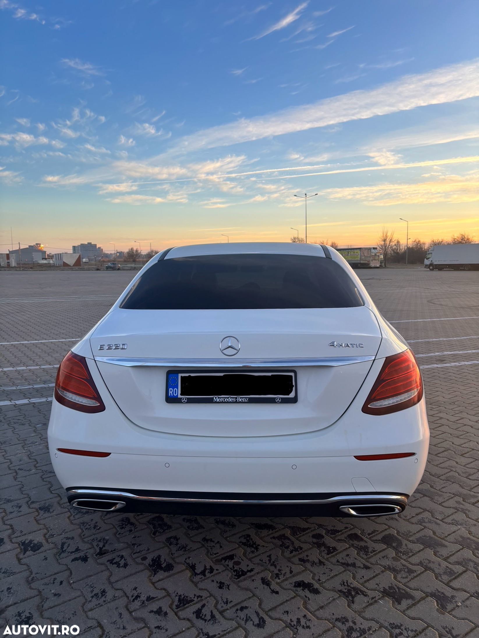 Mercedes-Benz E 220 d 4Matic 9G-TRONIC - 5