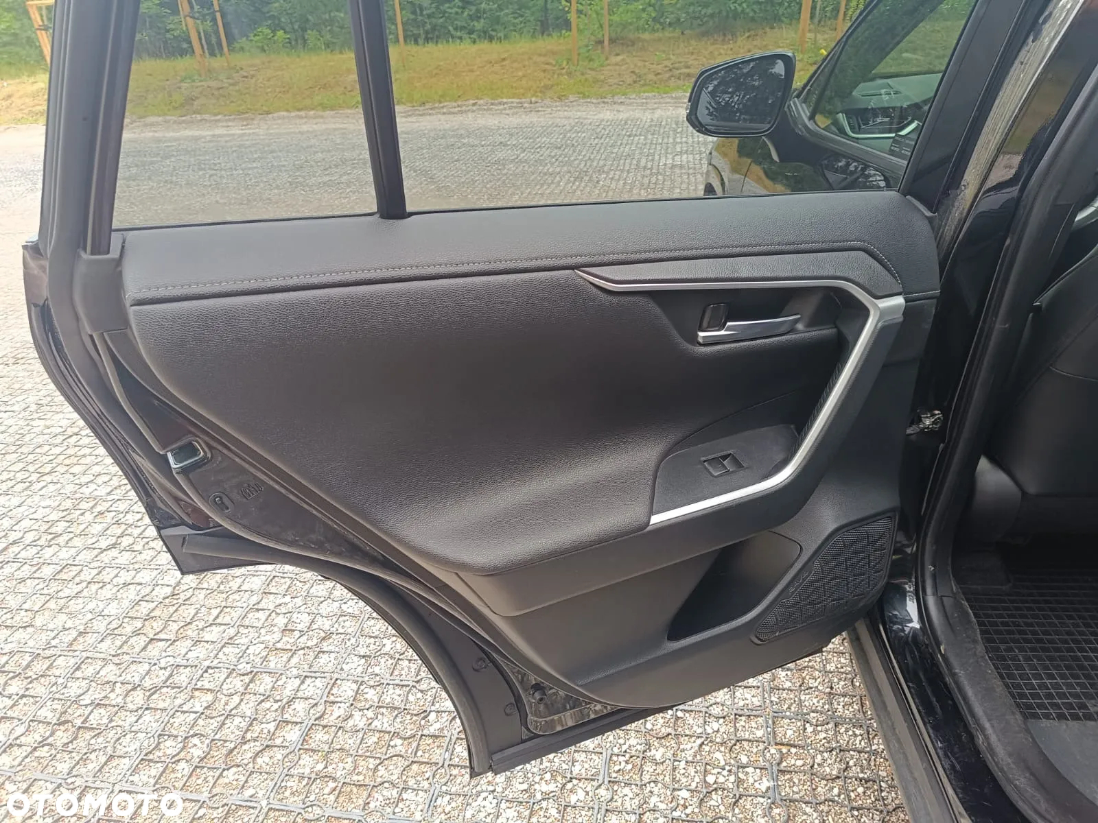 Toyota RAV4 2.5 Hybrid Black Edition by JBL 4x4 - 31