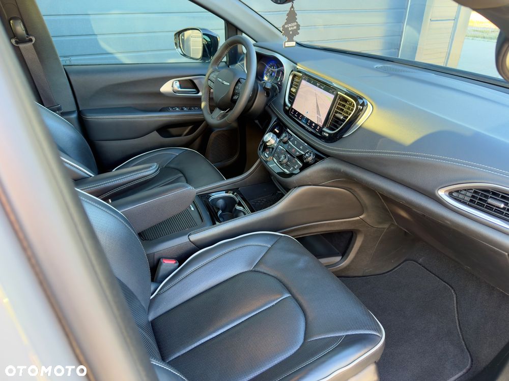 Chrysler Pacifica - 28