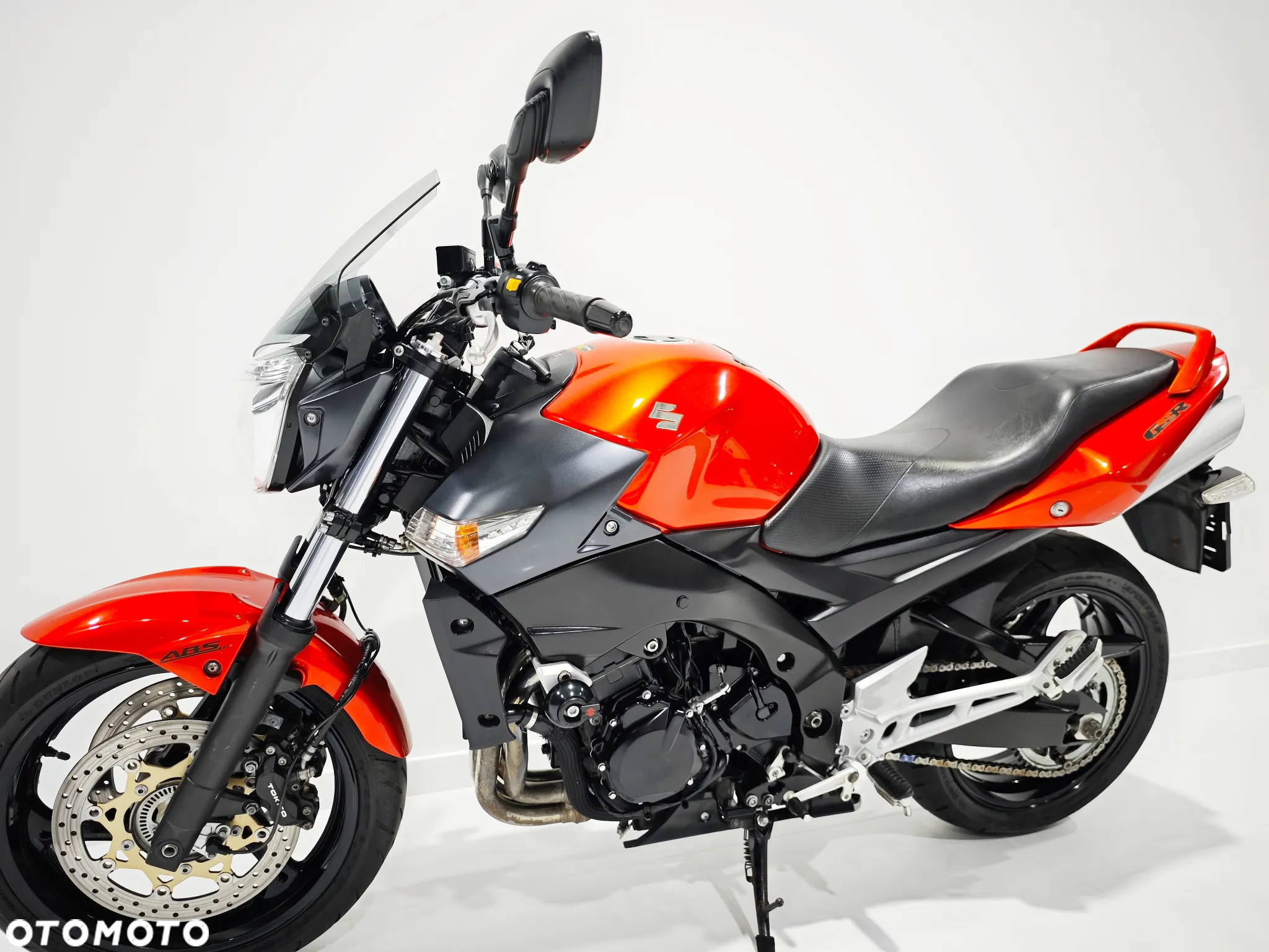 Suzuki GSR - 17