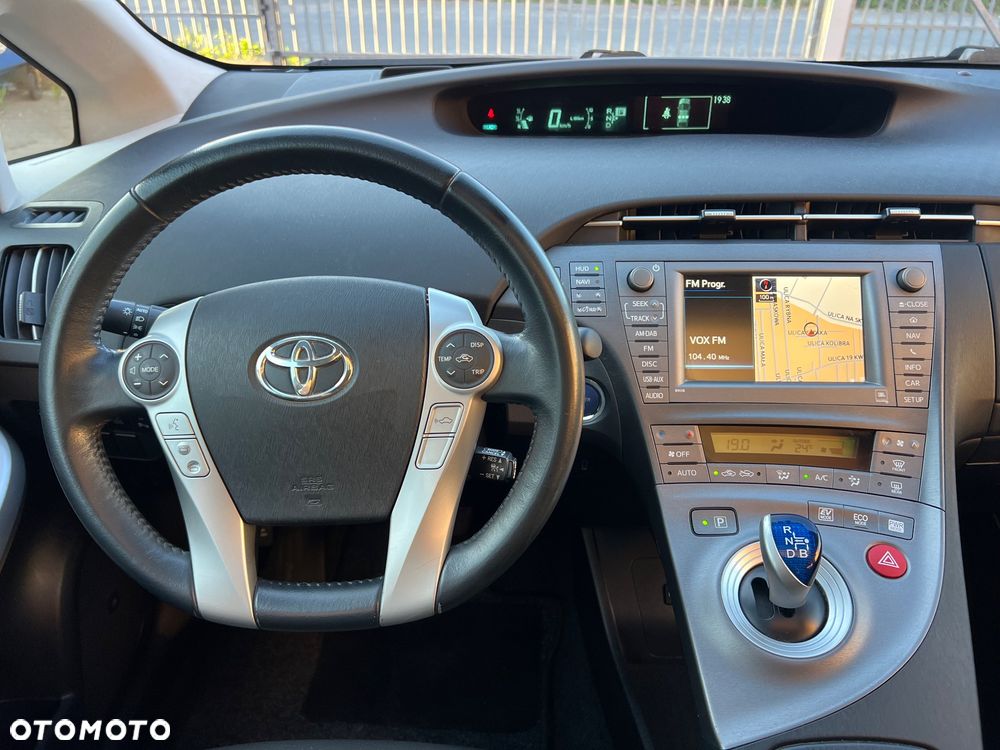 Toyota Prius (Hybrid) Executive - 26