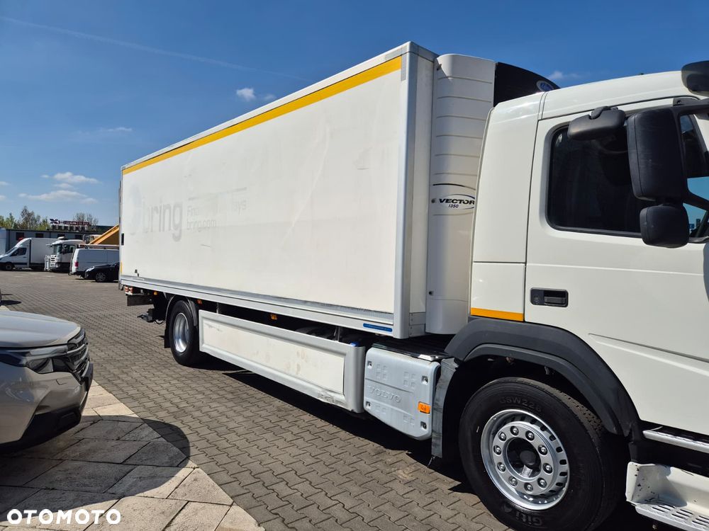 Volvo FM 340 4X2 / CHŁODNIA IZOTERMA / CARRIER VECTOR i350 / WINDA 2500KG / BEZWYPADKOWY / 1 WŁ / EURO 6 / AUTOMAT / IDEALNY / 9000KG ŁADOWNOŚĆ / WEBASTO - 5