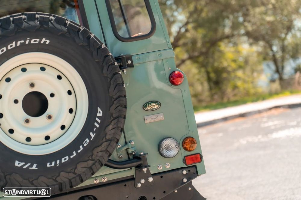 Land Rover Defender - 45