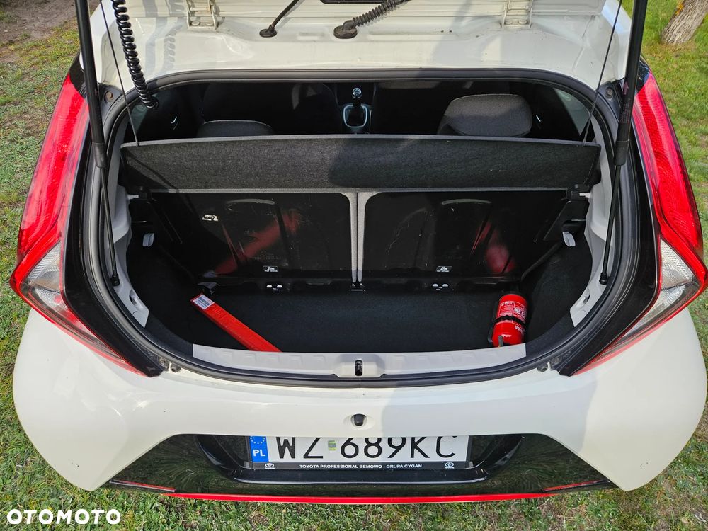 Toyota Aygo x-play - 16