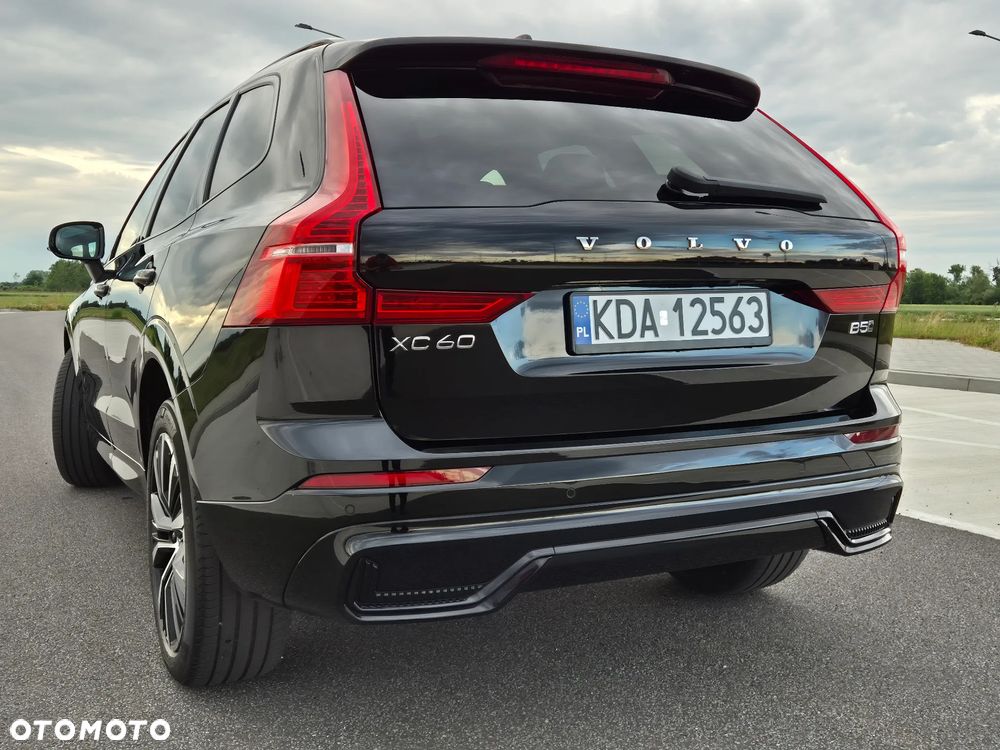 Volvo XC 60 B5 D AWD Ultimate Dark - 9