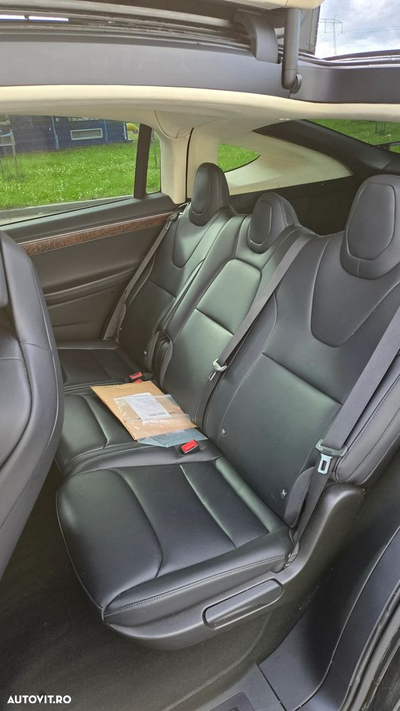 Tesla Model X - 7