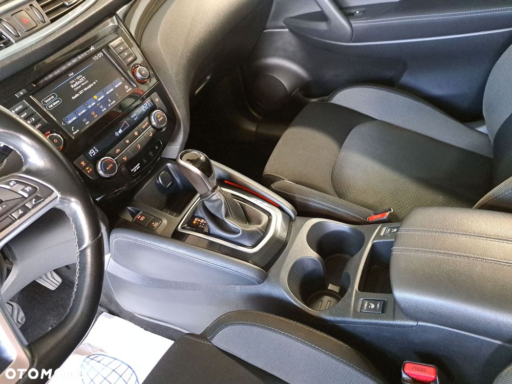 Nissan Qashqai 1.3 DIG-T N-Connecta DCT - 33