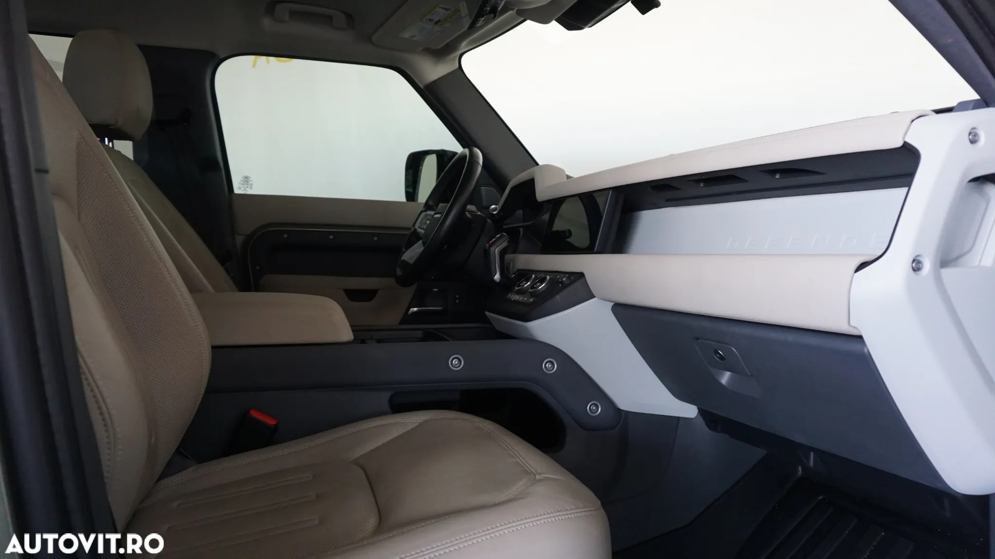 Land Rover Defender 110 2.0P 300 S - 31