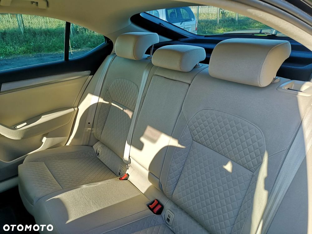 Skoda Superb 2.0 TDI DSG Premium Edition - 27