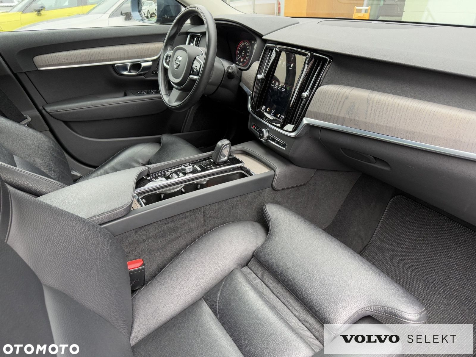 Volvo V90 Cross Country - 27