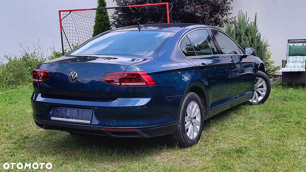 Volkswagen Passat - 4