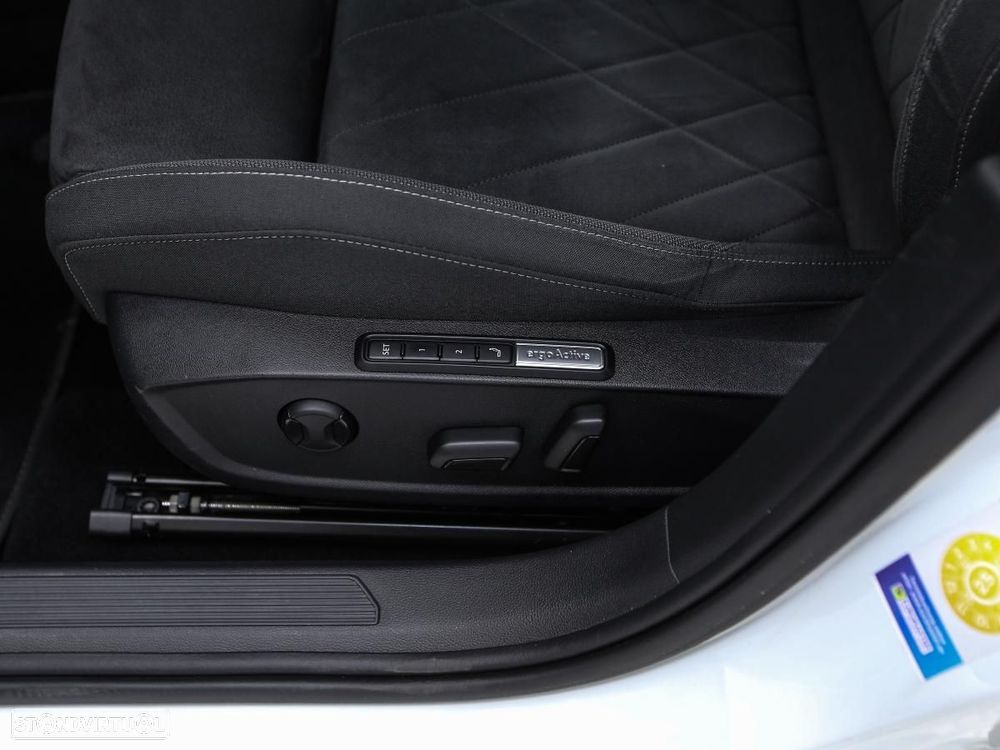 VW Golf Variant 2.0 TDi SCR DSG Comfortline - 16