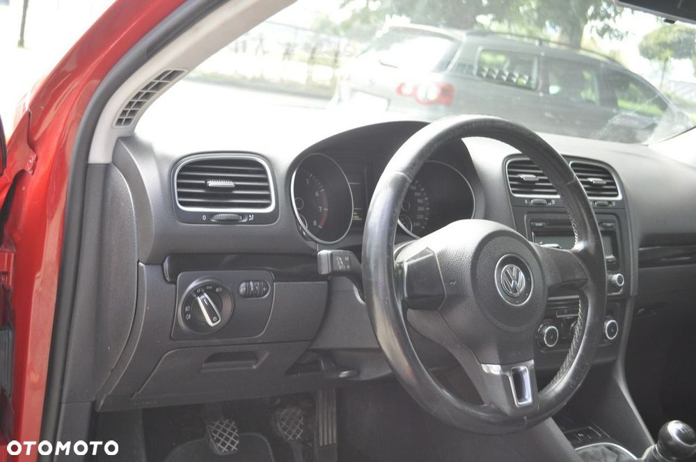 Volkswagen Golf - 6