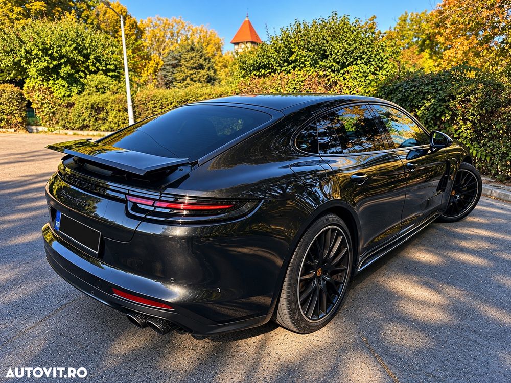 Porsche Panamera - 4