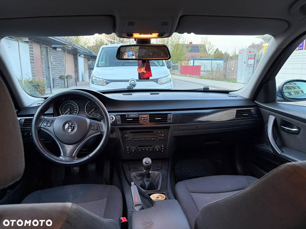 BMW Seria 3 318i - 8