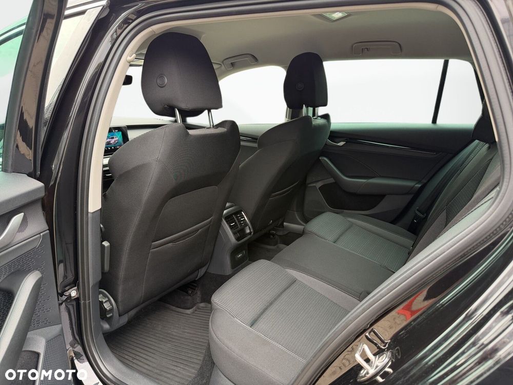 Skoda Octavia 1.5 TSI mHEV Selection DSG - 32