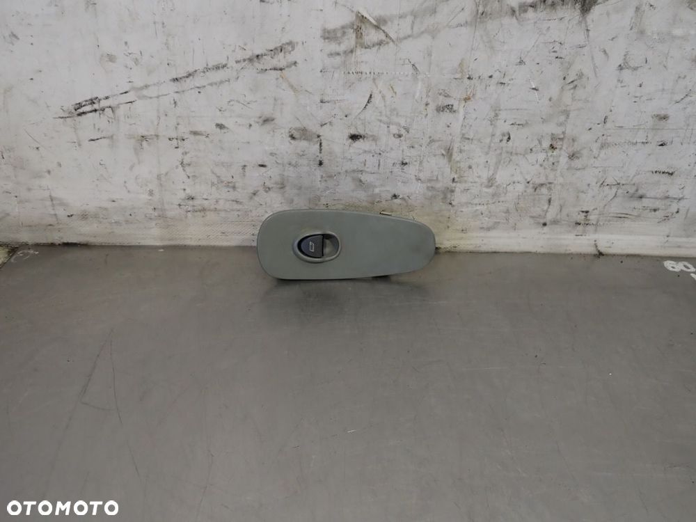 PRZEŁĄCZNIK PODNOSZENIA SZYB IVECO STRALIS 504086536 - 1