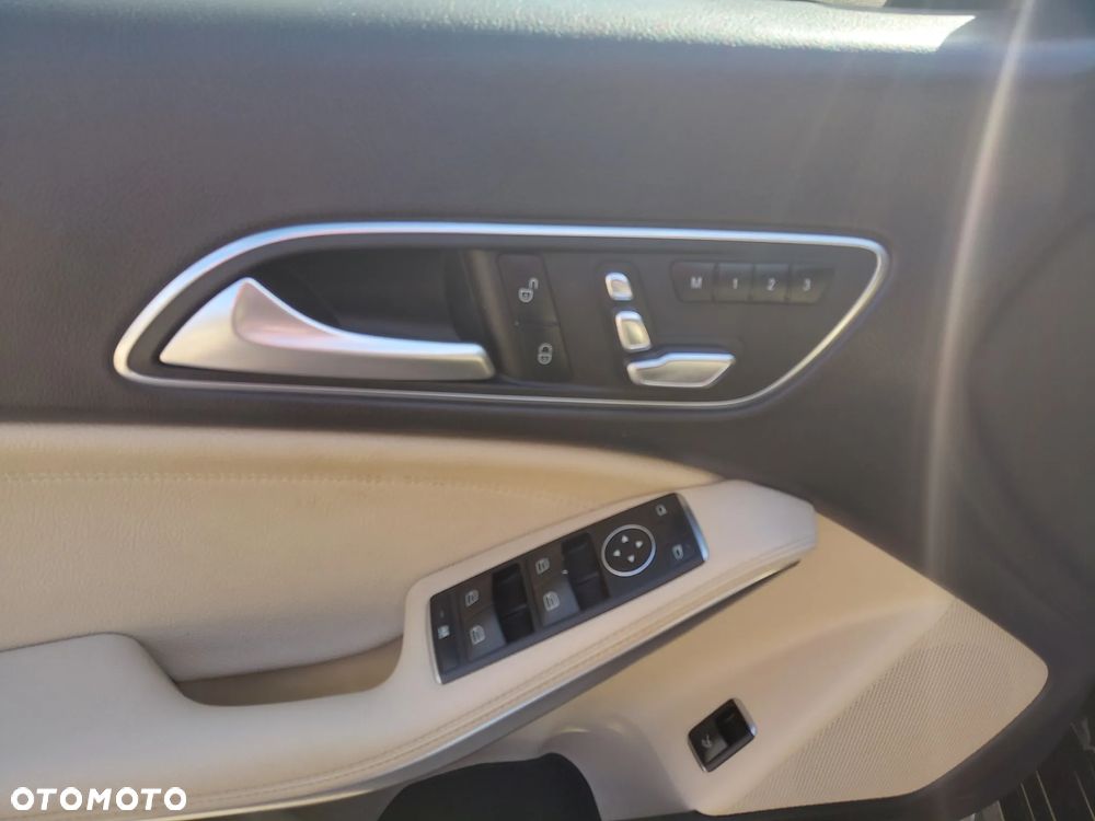 Mercedes-Benz CLA 250 4Matic 7G-DCT AMG Line - 9