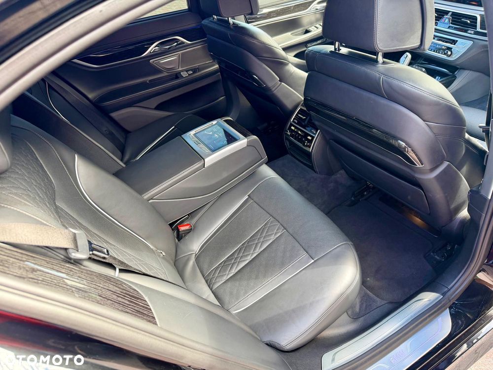 BMW Seria 7 740d xDrive - 27
