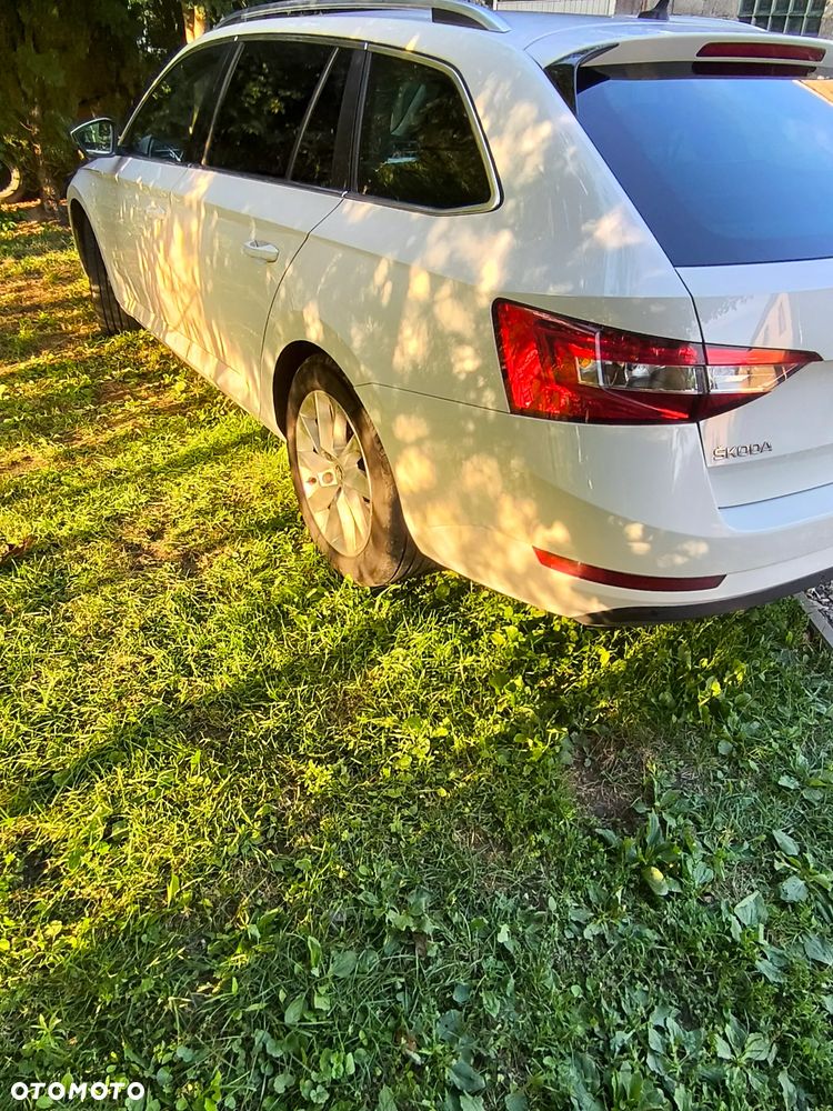 Skoda Superb 2.0 TDI Ambition DSG - 3