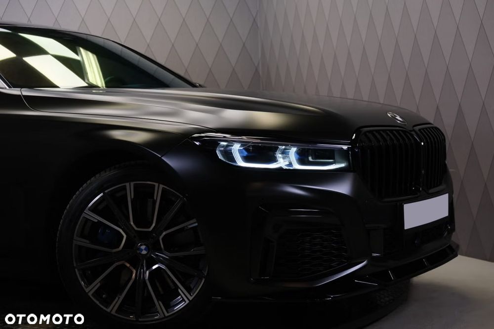 BMW Seria 7 750i xDrive sport - 13