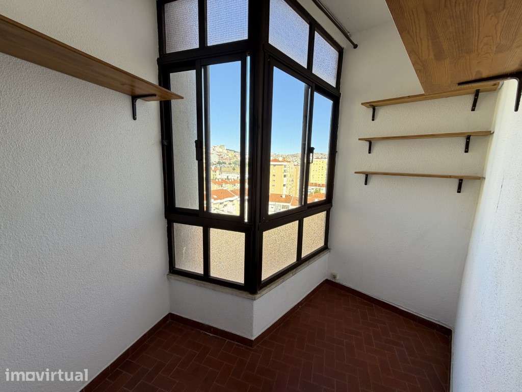 Apartamento T1+1 com 2 Varandas e Despensa Alfornelos - Grande imagem: 3/15