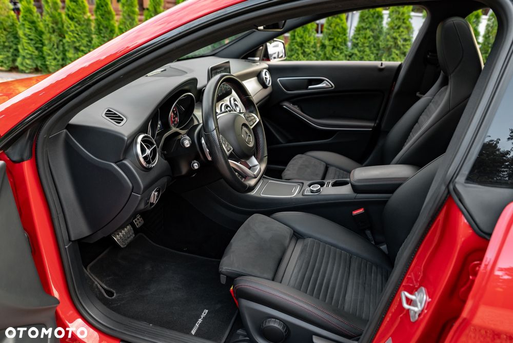 Mercedes-Benz CLA 250 4-Matic AMG Line - 18