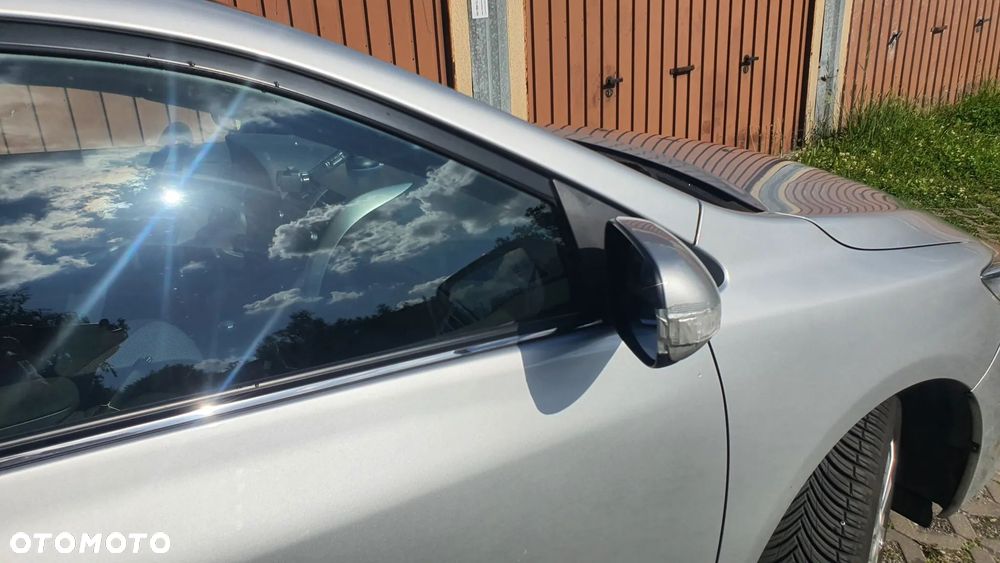 Toyota Corolla 1.6 Premium + - 6