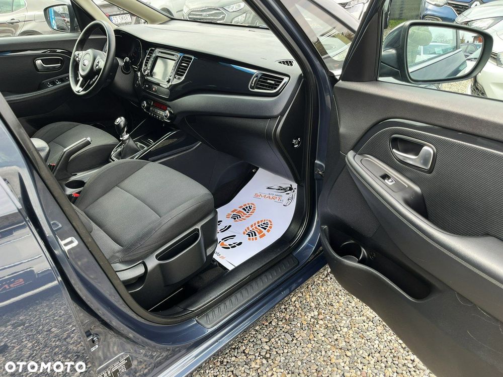 Kia Carens - 8