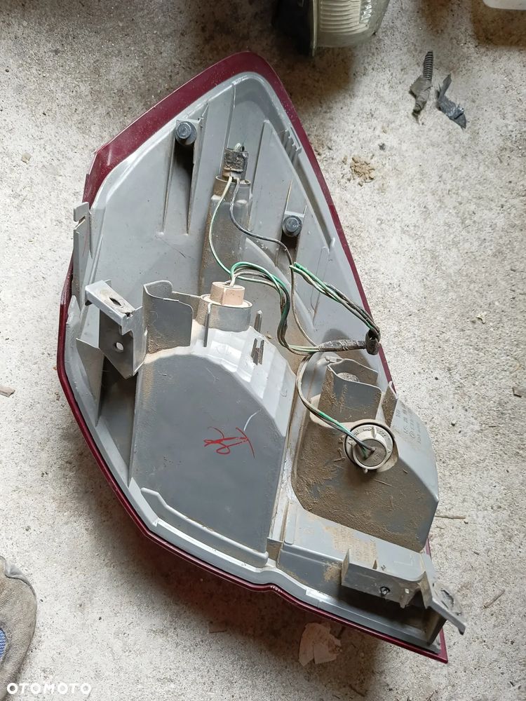 LAMPA LEWA TYŁ TYLNA SUBARU OUTBACK III KOMBI - 2